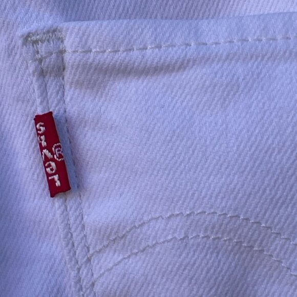 Levi's Classic Straight White Denim Jeans Size 33 Women's - Picture 6 of 8